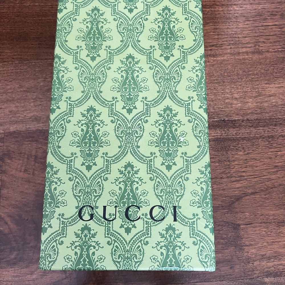 Gucci Nude Heels with Silver Accents - Picture 14 of 15